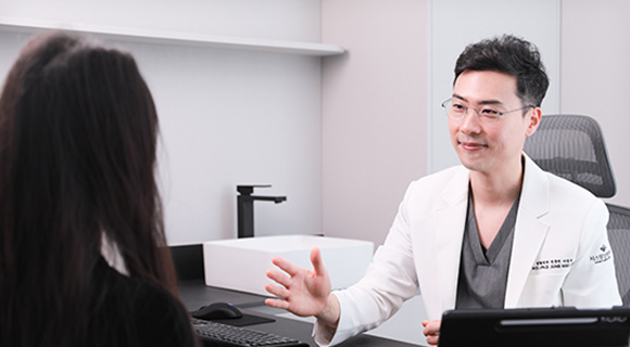 성형외과 전문의의 직접 진단과 수술