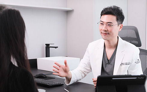 성형외과 전문의의 직접 진단과 수술